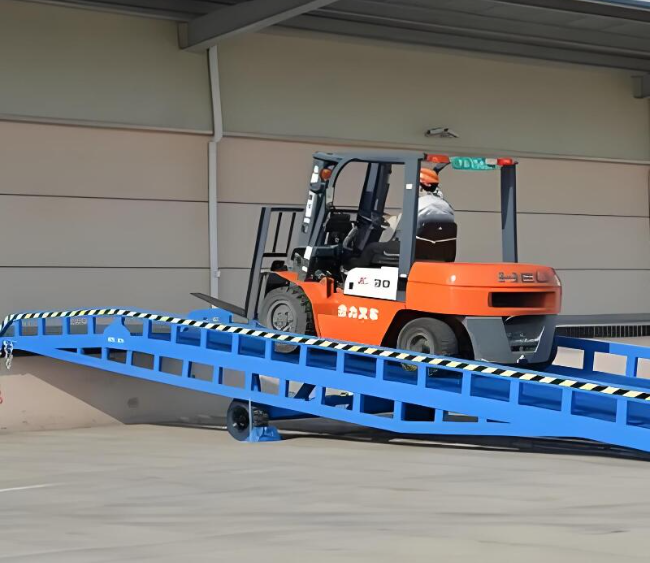 濮阳移动式卸货平台（叉车用）